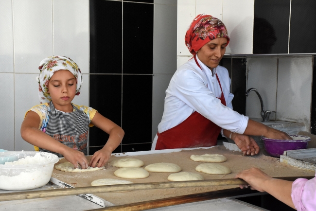 Kadın fırın ustaları erkeklere taş çıkarıyor